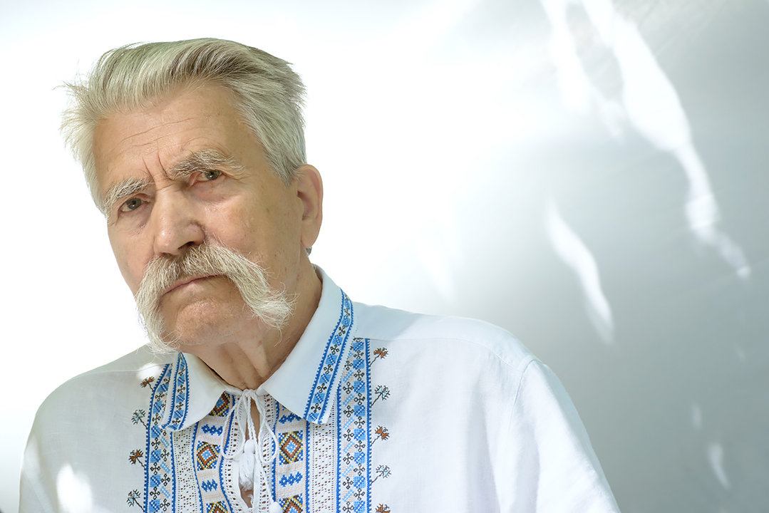 Мужской портрет в вышиванке.